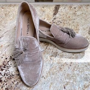 Via Spiga Tan Velvet Tasseled Loafers Sz 7